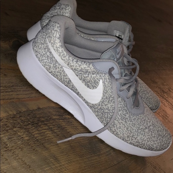 nike white leopard print shoes